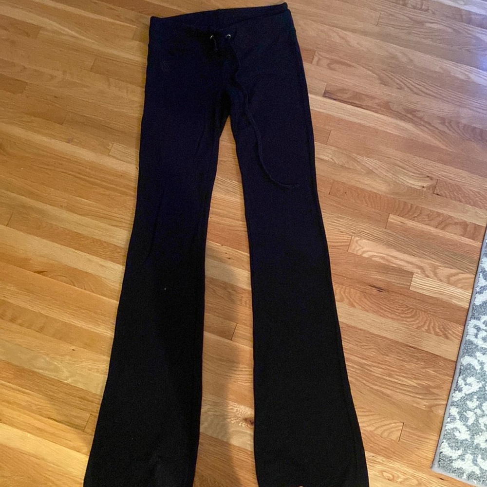 WildFox boot cut long black sweatpants - size Small